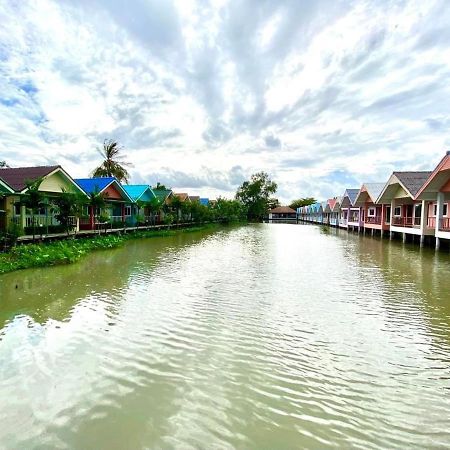 Baan Chay Namm Resort Bangkok Luaran gambar