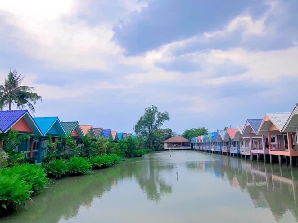 Baan Chay Namm Resort Bangkok Luaran gambar
