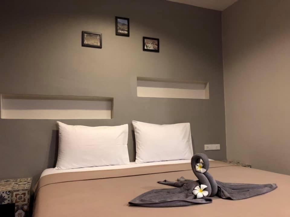 Baan Chay Namm Resort Bangkok Luaran gambar