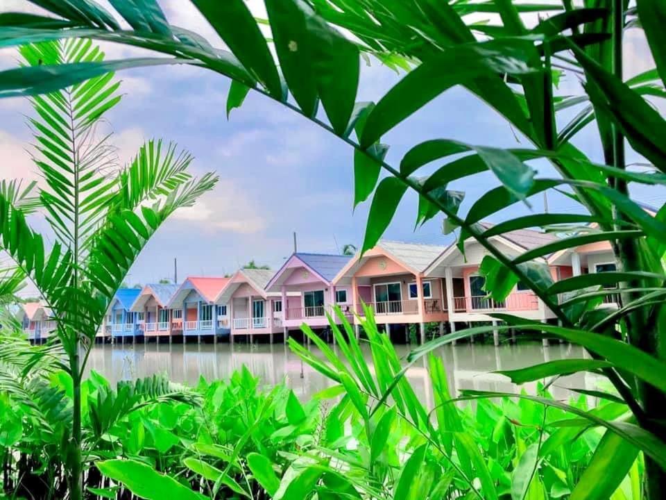 Baan Chay Namm Resort Bangkok Luaran gambar