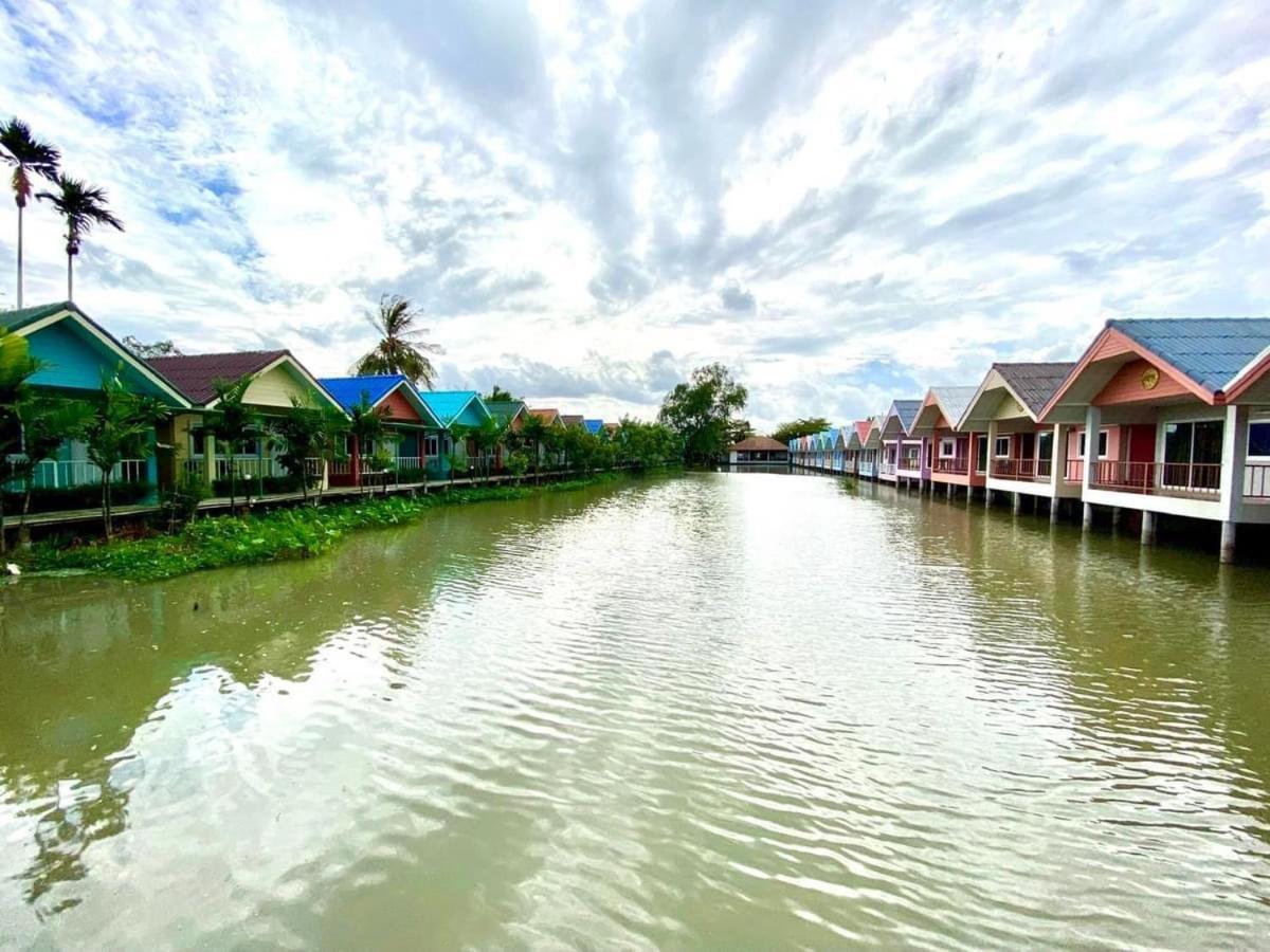 Baan Chay Namm Resort Bangkok Luaran gambar