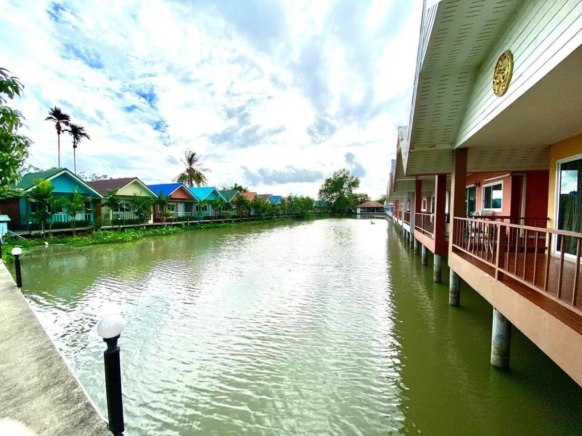 Baan Chay Namm Resort Bangkok Luaran gambar