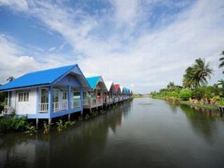 Baan Chay Namm Resort Bangkok Luaran gambar