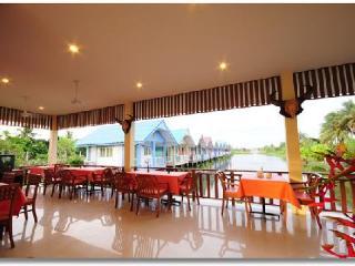 Baan Chay Namm Resort Bangkok Luaran gambar